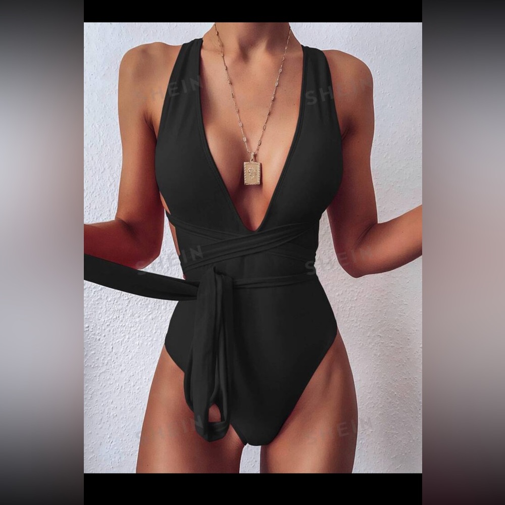 Black super sexy swimsuit!